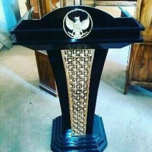 podium lambang garuda