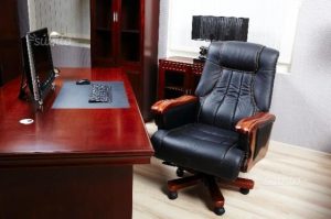 Kursi kerja kantor pimpinan