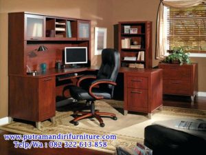 kursi direktur kantor pimpinan