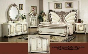 Set Tempat Tidur Klasik Kupu-kupu