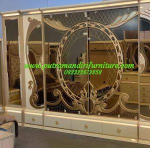 Lemari Kaca Ukir Pandora