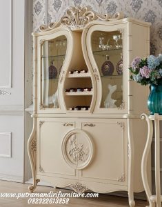 Lemari Hias Kaca Baroque