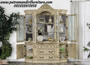 Lemari Pajangan Klasik Transoco