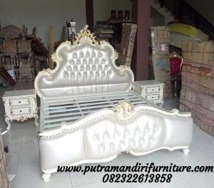 Tempat Tidur Ukir Duco Gramsci