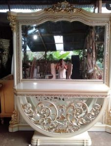 Meja Rias Ukir Kartika