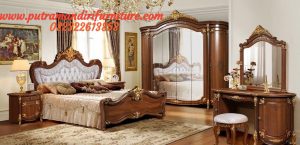 Set Kamar Tidur Ukir Italiano