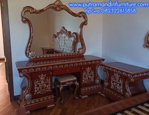 Meja Rias Ukiran Klasik Cardinal