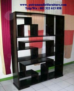 lemari buku ruang kerja