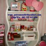 lemari buku model hellokitty