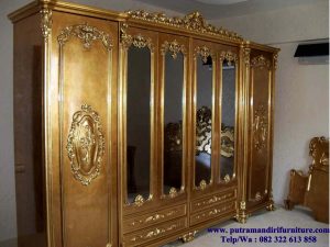 lemari pakaian ukiran mewah