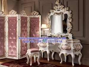 meja rias ukiran mewah