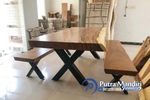 Set Meja Makan Kayu Trembesi Kaki Besi